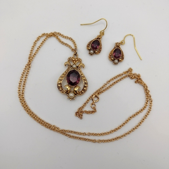 Avon Jewelry - Vintage 1974 Avon "Queensbury" Matching Pendant Necklace and Earrings